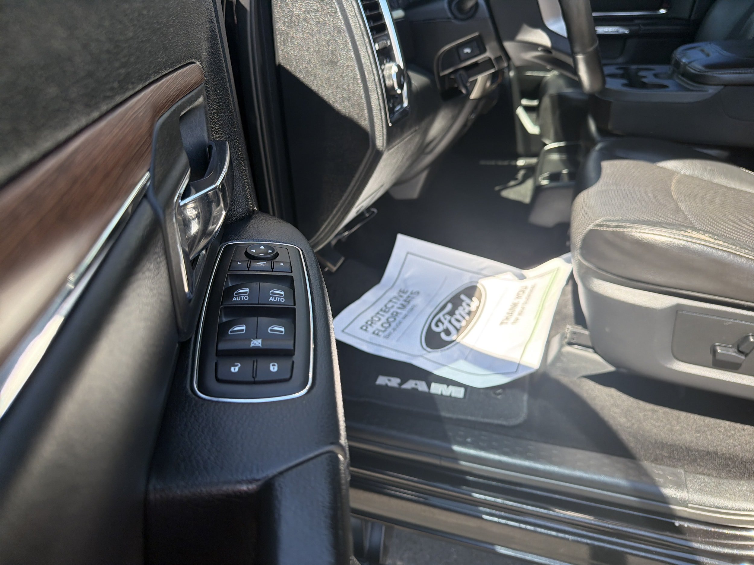 Used 2015 RAM 2500 Laramie w/ Convenience Group AWD/4WD image 11