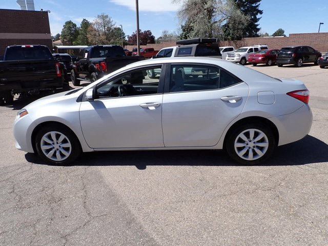 Used 2015 Toyota Corolla LE FWD image 2