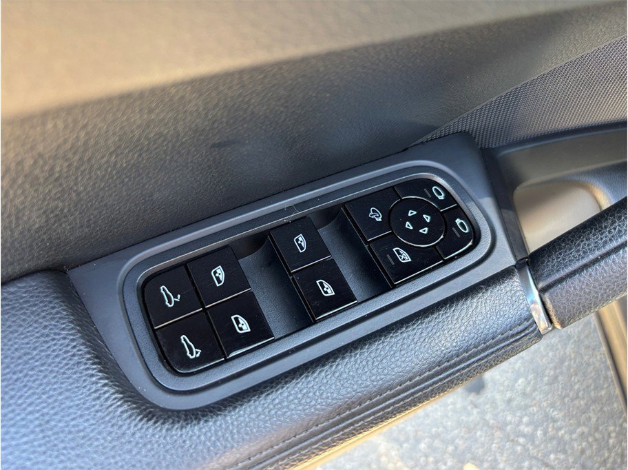 Used 2020 Porsche Cayenne image 24