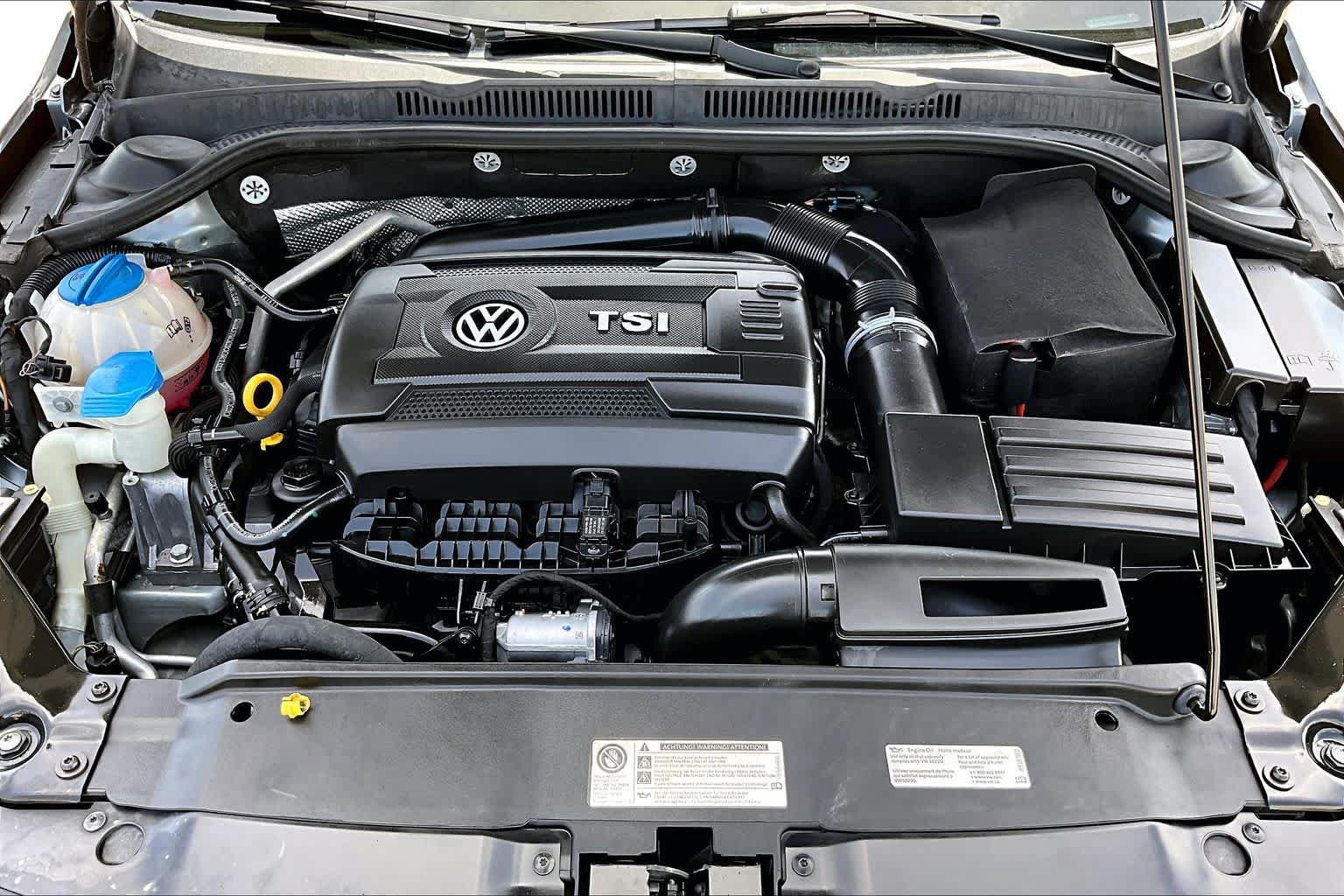 Used 2016 Volkswagen Jetta SEL w/ Lighting Package FWD image 32