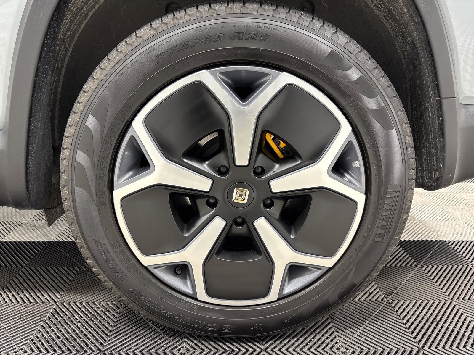 Used 2024 Rivian R1S Adventure image 10