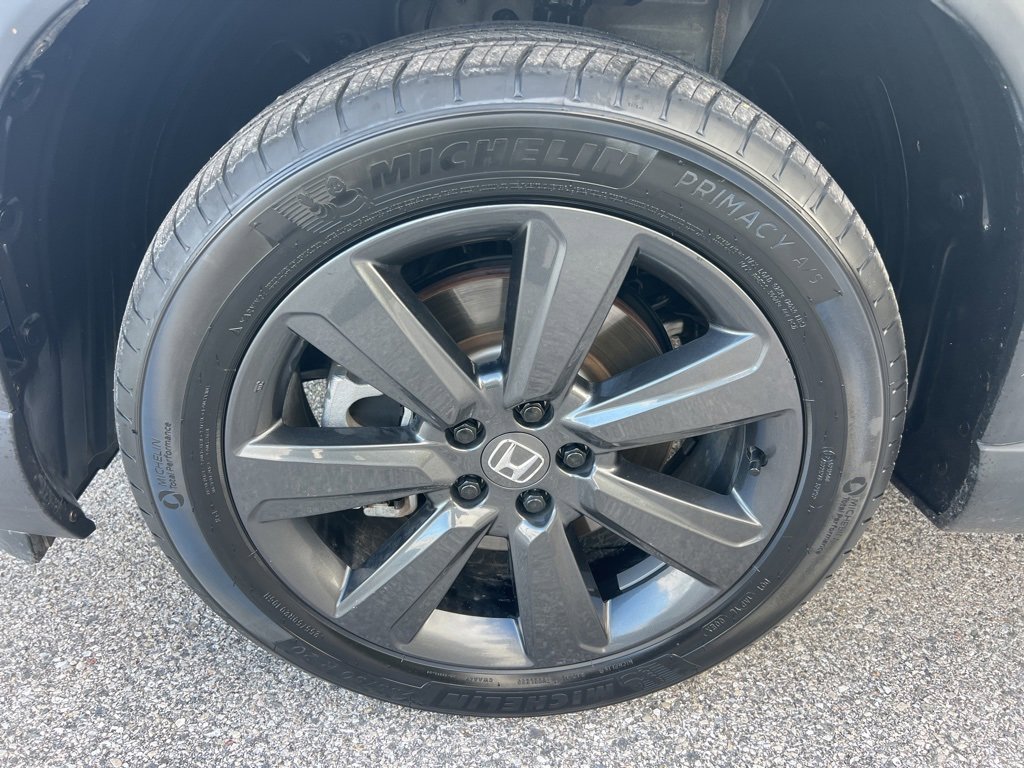 Used 2025 Honda Pilot Sport image 14