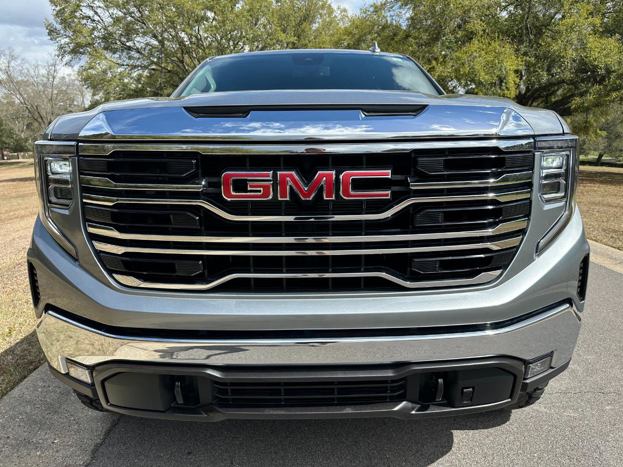 Used 2025 GMC Sierra 1500 SLT w/ SLT Premium Package image 2