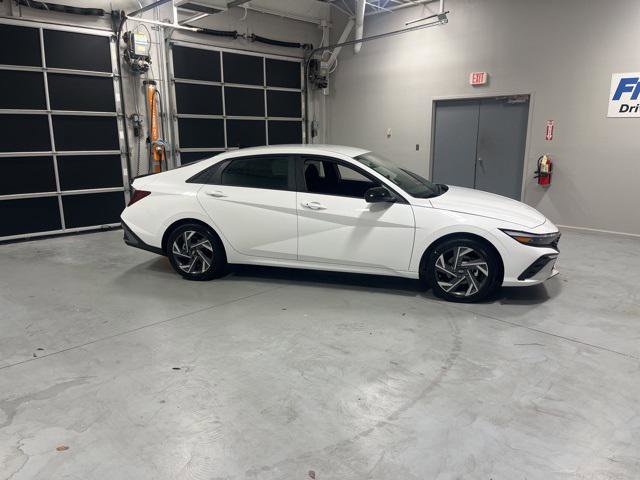 New 2025 Hyundai Elantra Sport w/ Cargo Package image 1