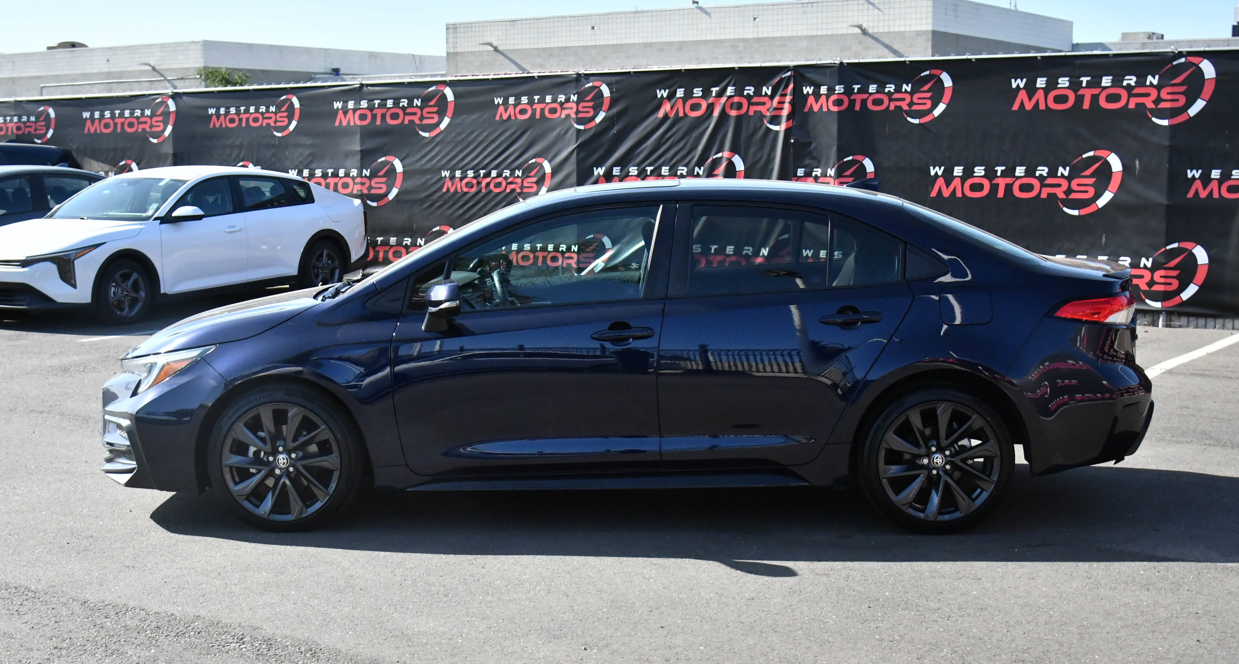 Used 2023 Toyota Corolla SE w/ SE Premium Package FWD image 4