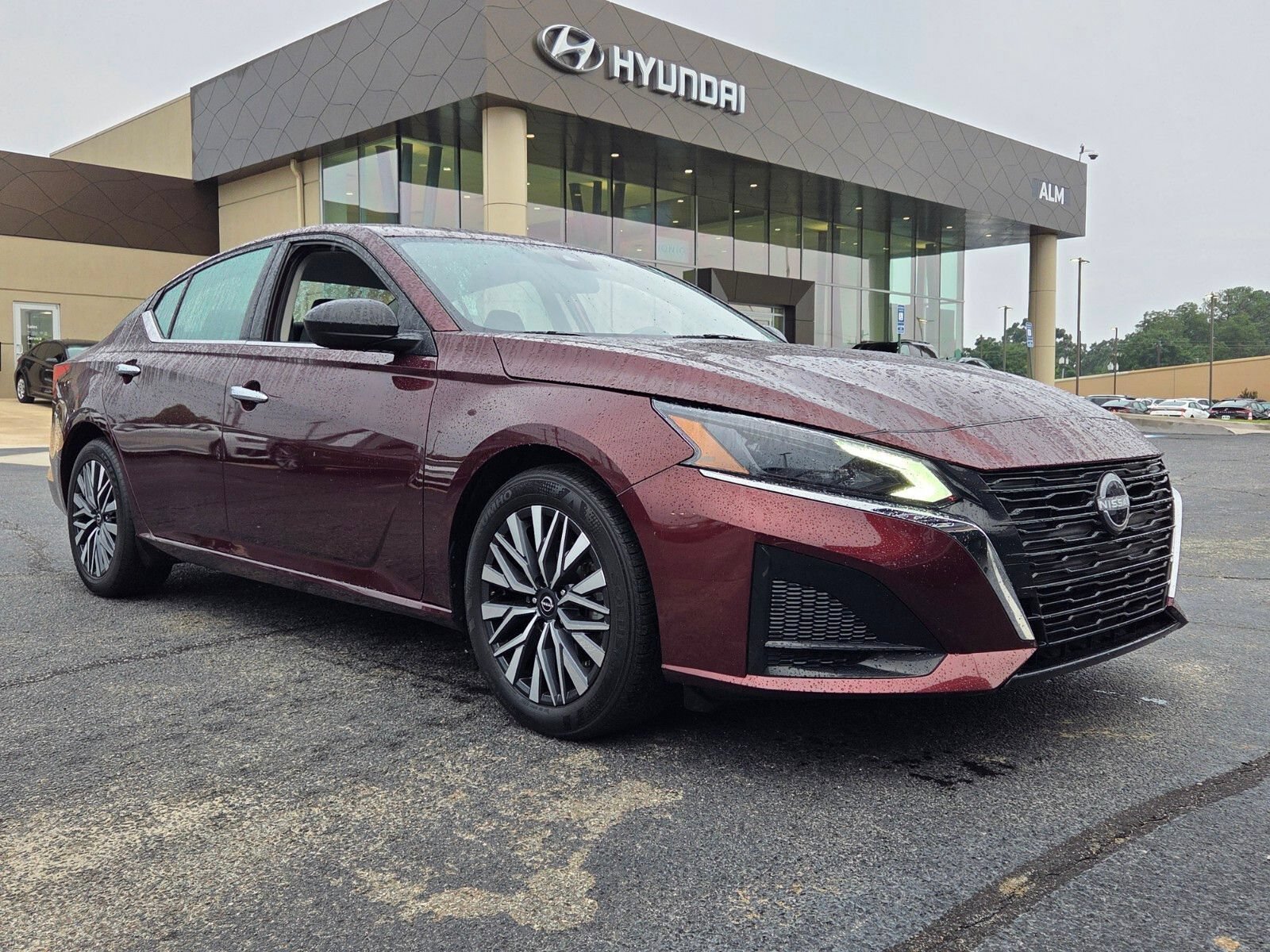 Used 2025 Nissan Altima 2.5 SV FWD image 1