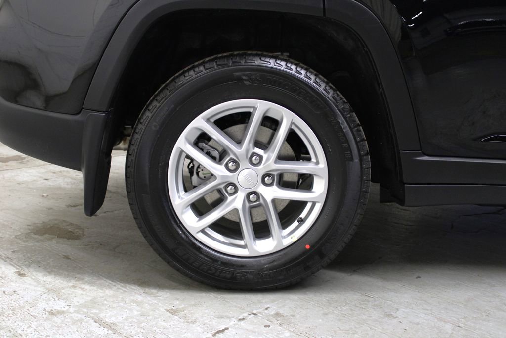 New 2025 Jeep Grand Cherokee Laredo X w/ Luxury Tech Group I image 34