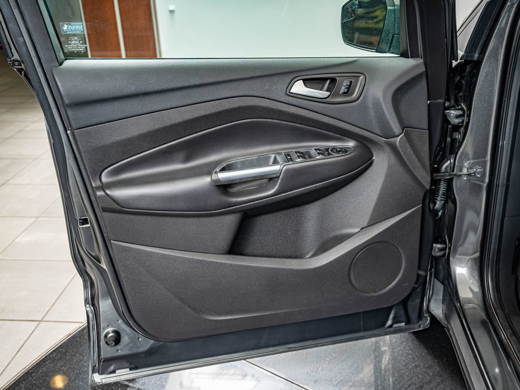 Used 2017 Ford Escape SE FWD image 18