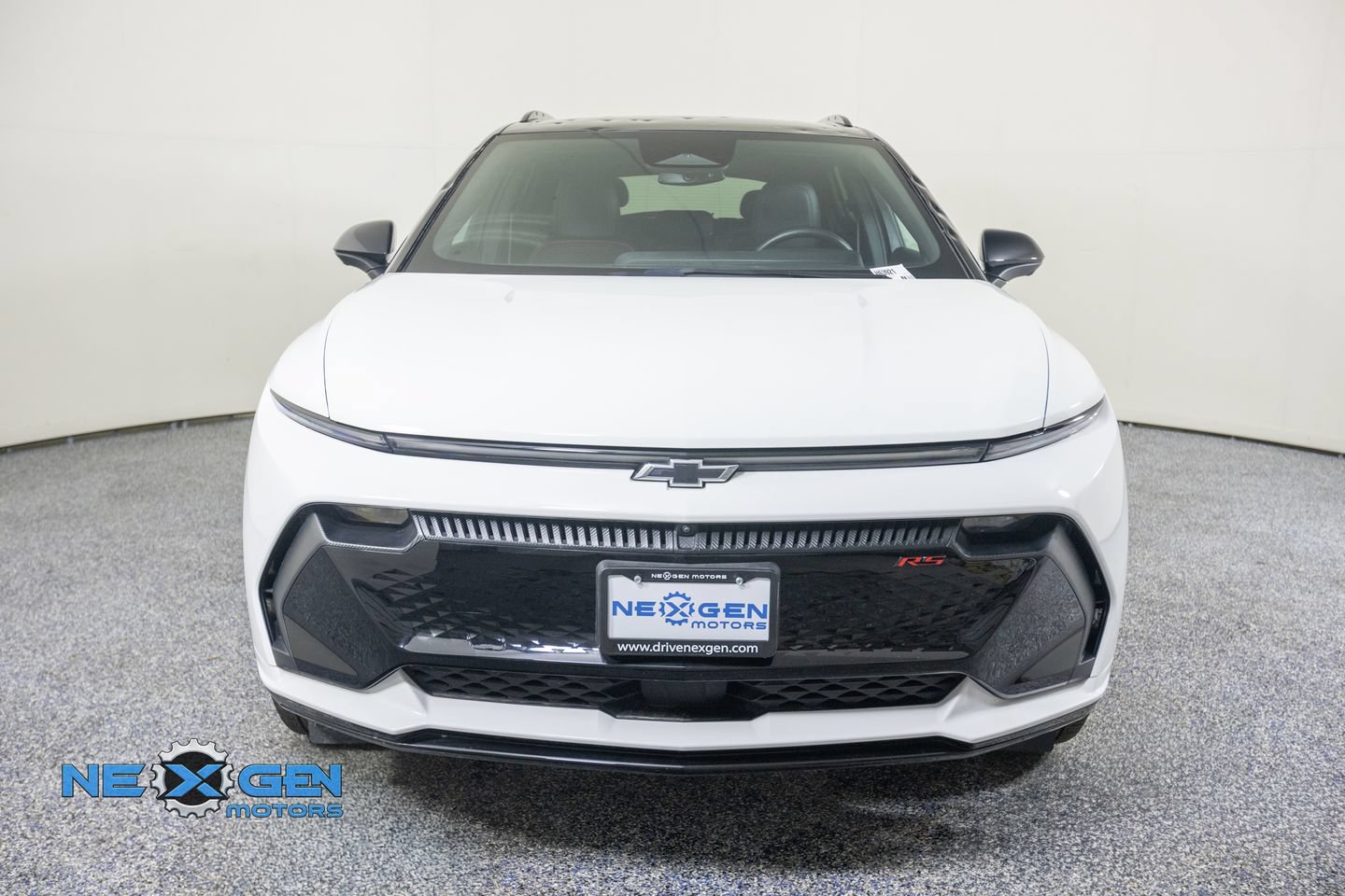 Used 2024 Chevrolet Equinox EV RS FWD image 3
