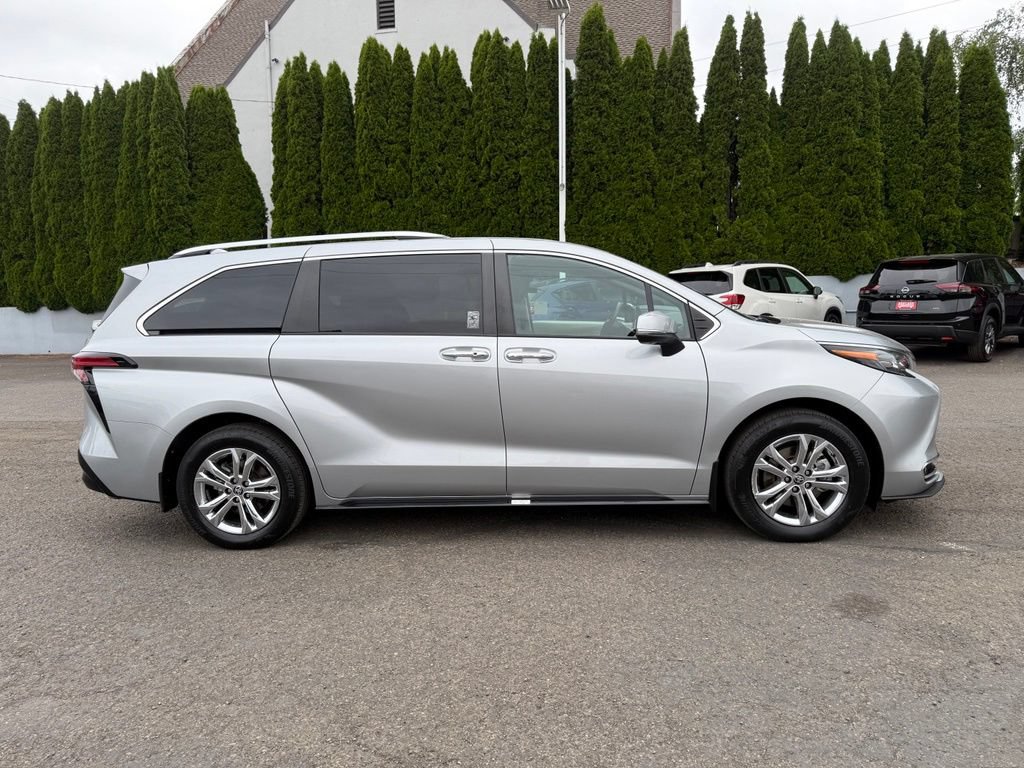 Used 2024 Toyota Sienna Platinum AWD/4WD image 11