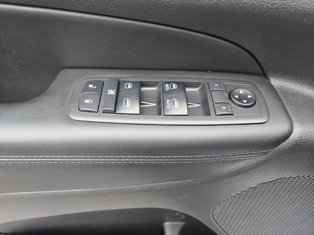 Used 2018 Jeep Grand Cherokee Altitude AWD/4WD image 14