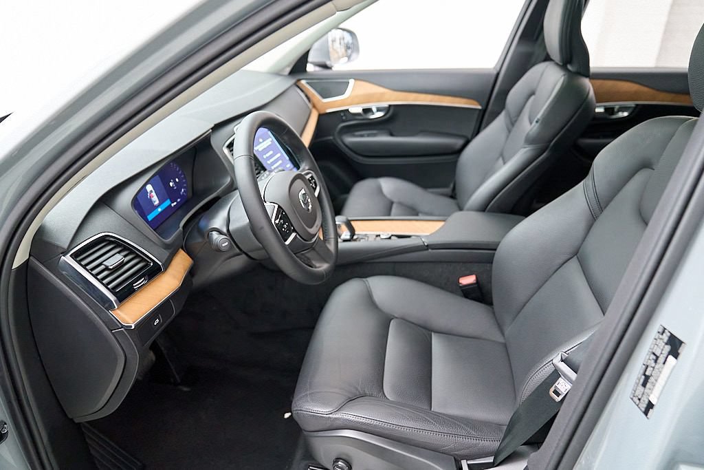 Certified 2025 Volvo XC90 B6 Plus AWD/4WD image 13