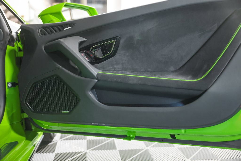 Used 2020 Lamborghini Huracan EVO AWD/4WD image 25