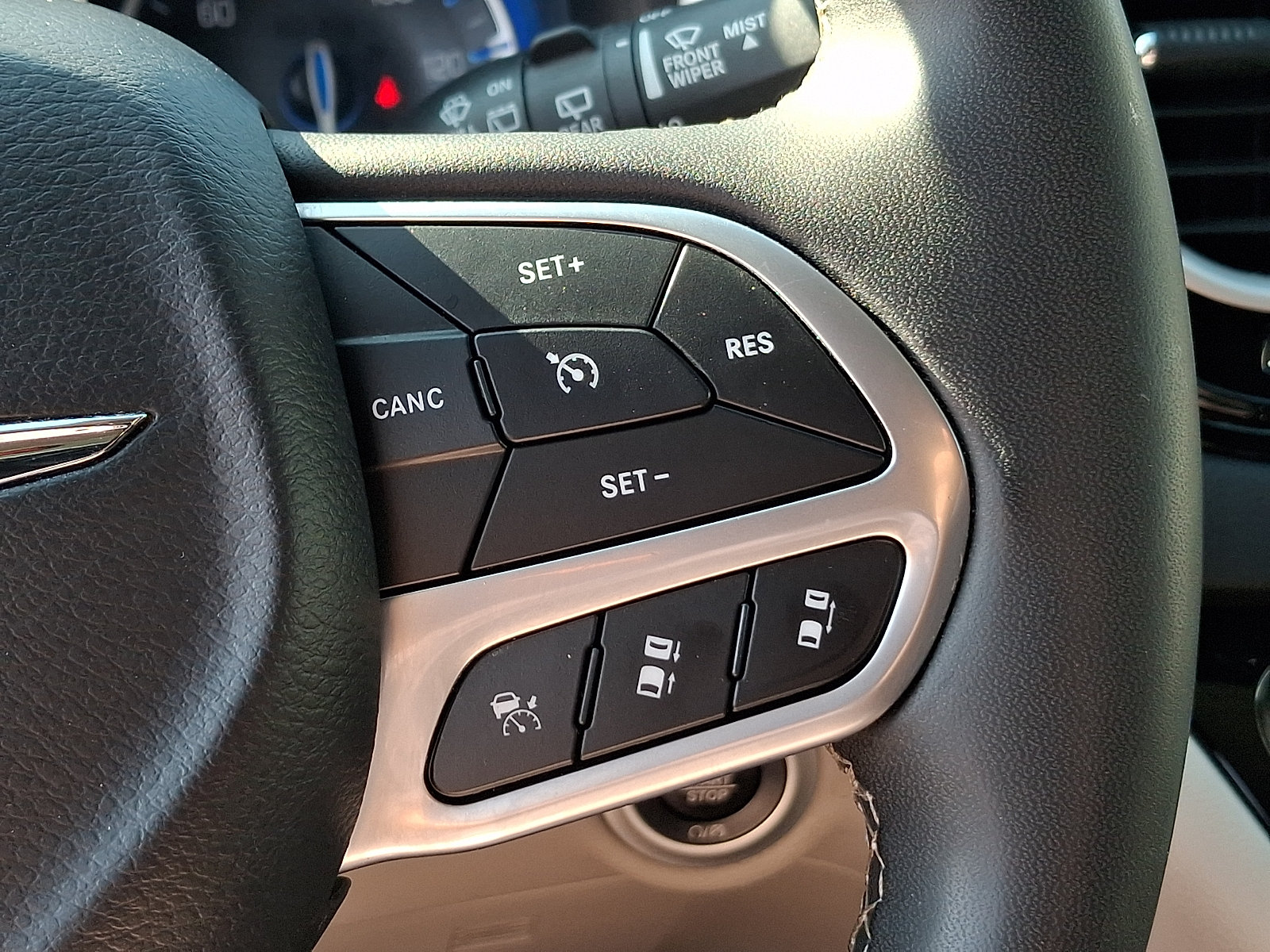 Used 2024 Chrysler Pacifica Touring-L FWD image 22