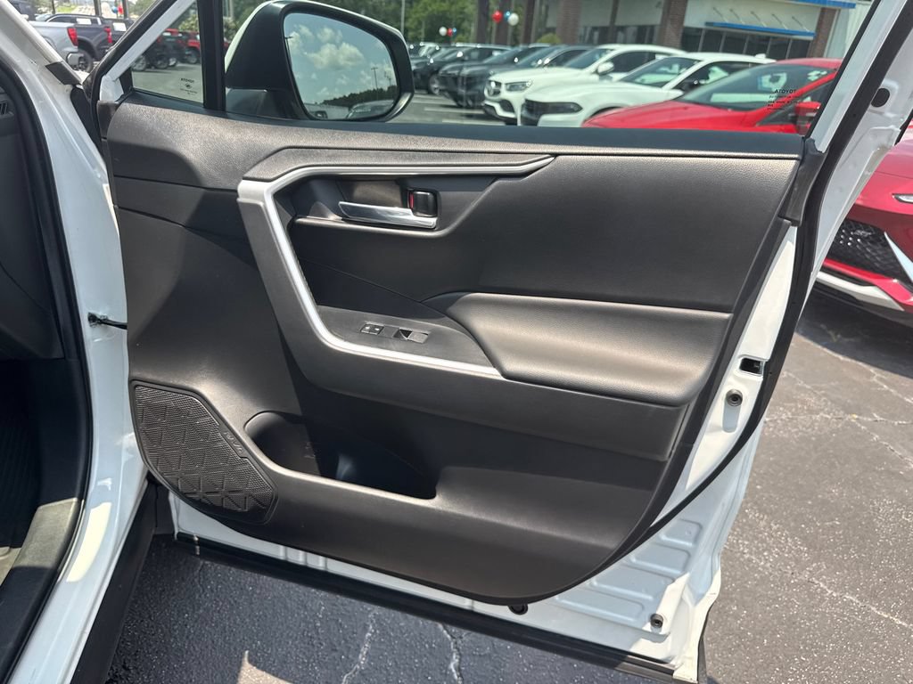 Used 2022 Toyota RAV4 XLE Premium FWD image 15