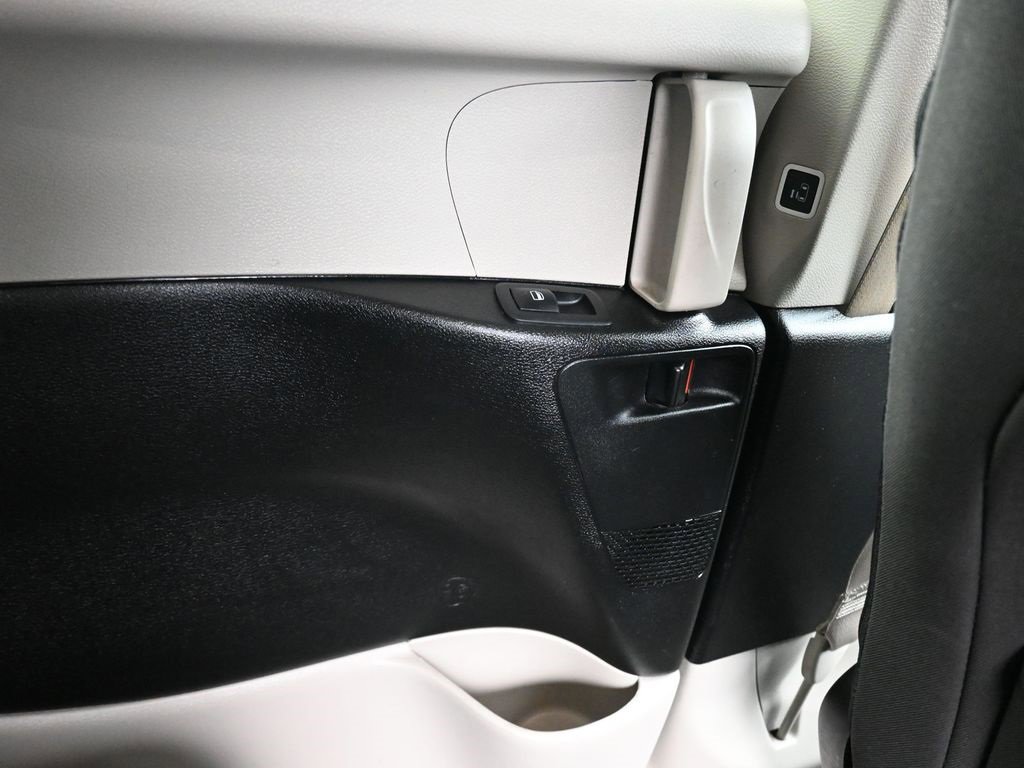 Used 2023 Chrysler Voyager LX image 49