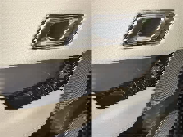 Used 2020 Land Rover Range Rover Velar R-Dynamic S image 19