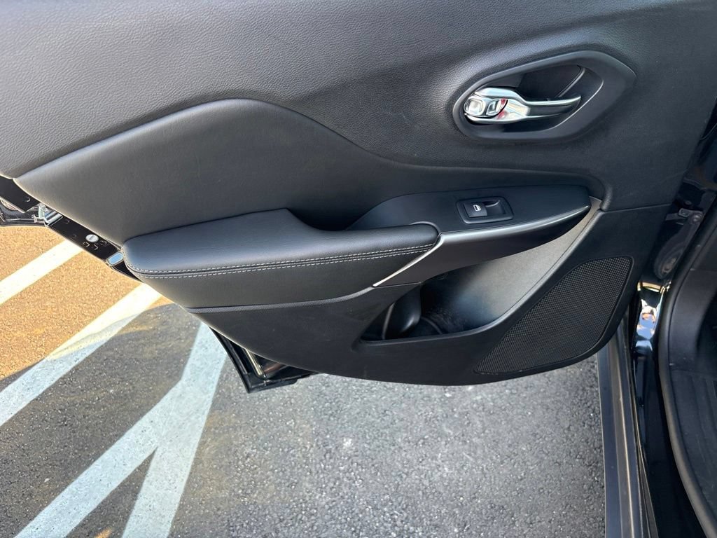 Used 2019 Jeep Cherokee Limited AWD/4WD image 26