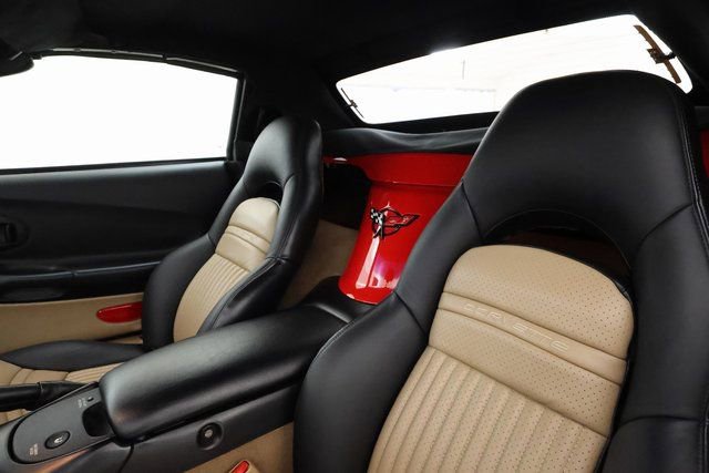 Used 2000 Chevrolet Corvette Convertible w/ Performance Handling Pkg image 11