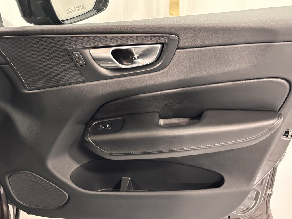 Certified 2025 Volvo XC60 B5 Plus image 19