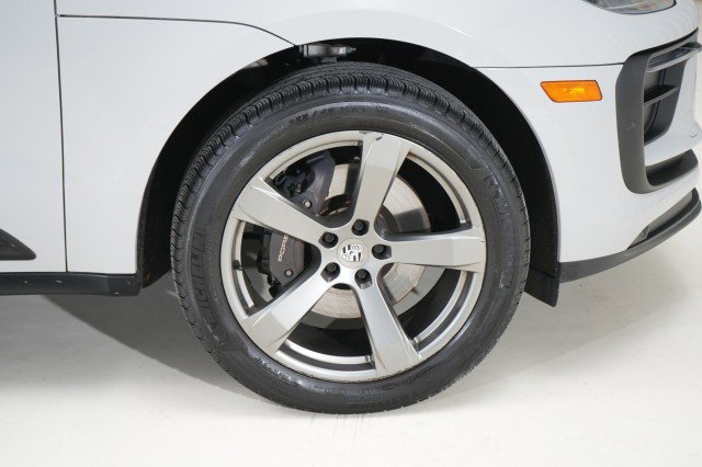 Used 2023 Porsche Macan image 32