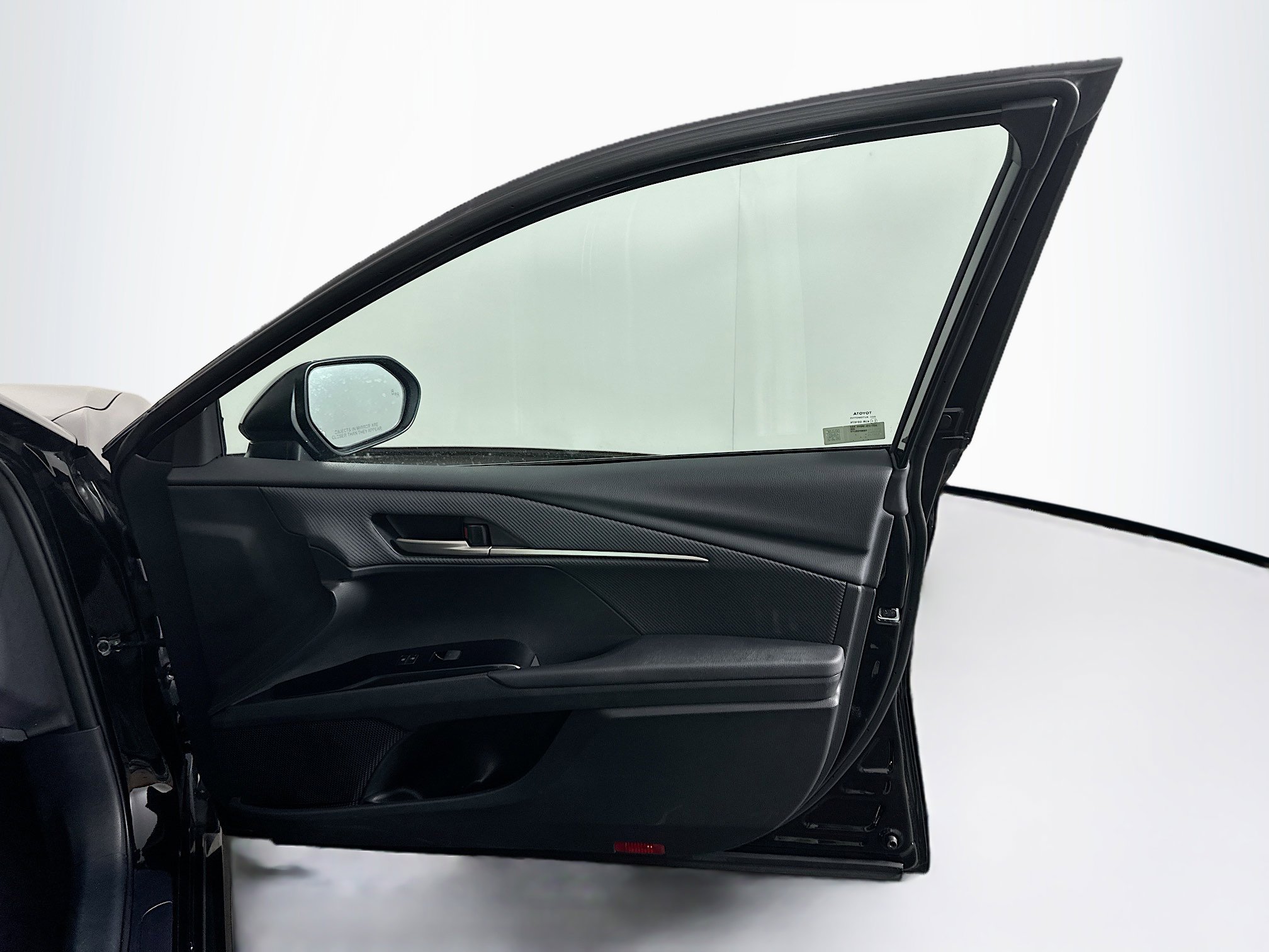 Used 2025 Toyota Camry SE image 32