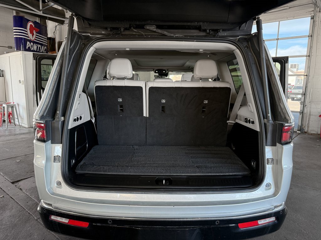 Used 2023 Jeep Wagoneer Base w/ Premium Group I image 20