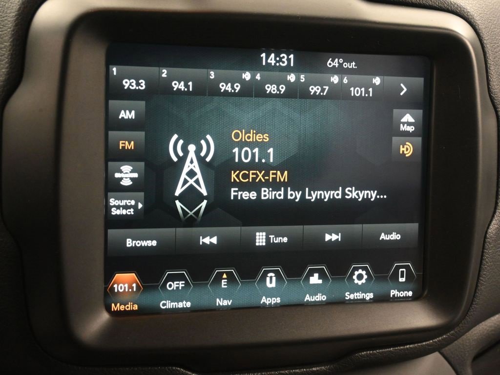 Used 2021 Jeep Renegade Latitude w/ Luxury Group II image 8