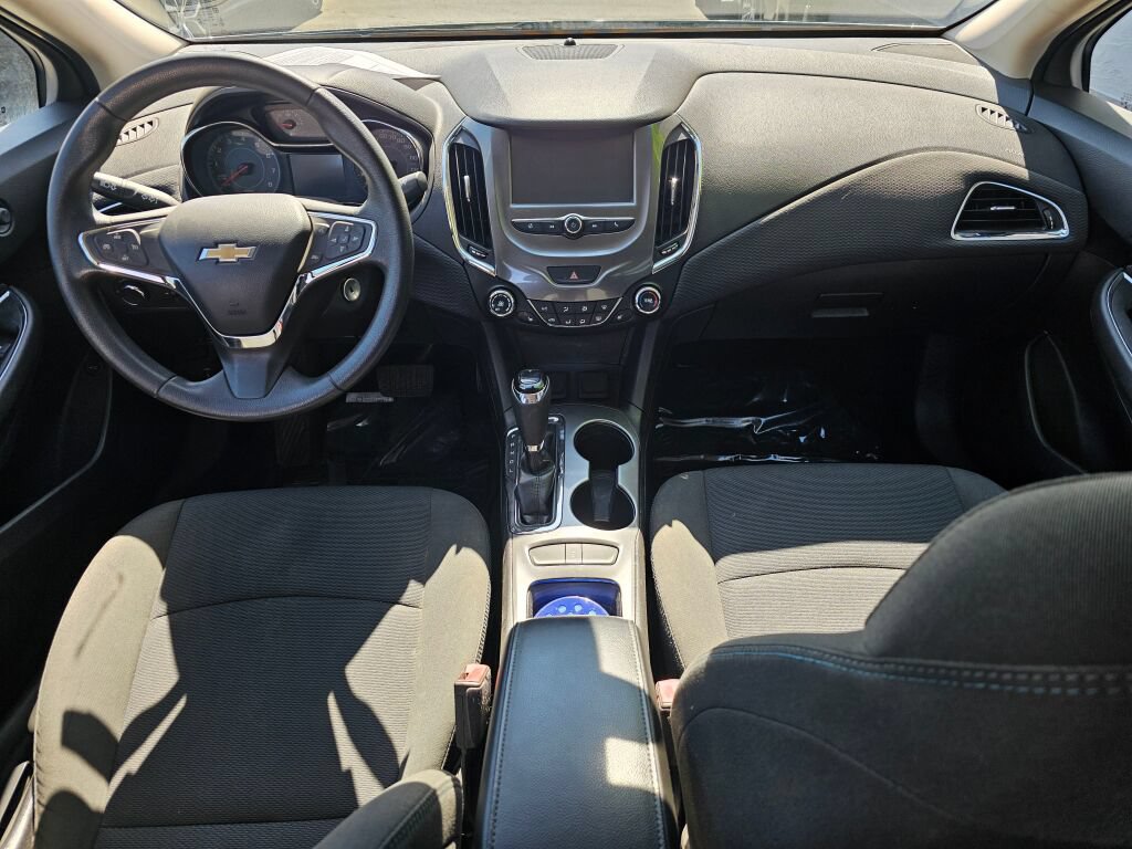 Used 2017 Chevrolet Cruze LT FWD image 18