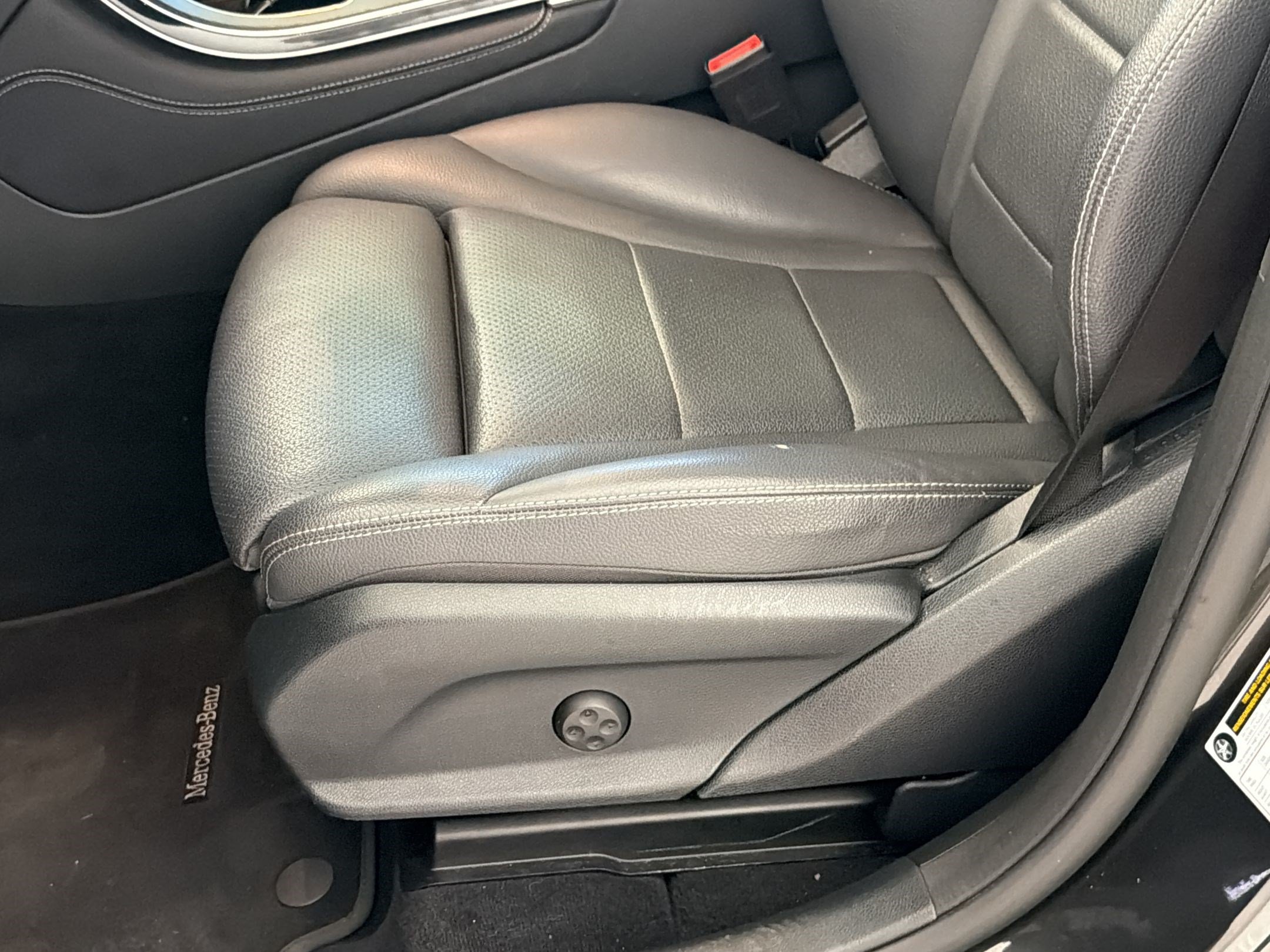 Used 2021 Mercedes-Benz GLC 300 4MATIC image 15