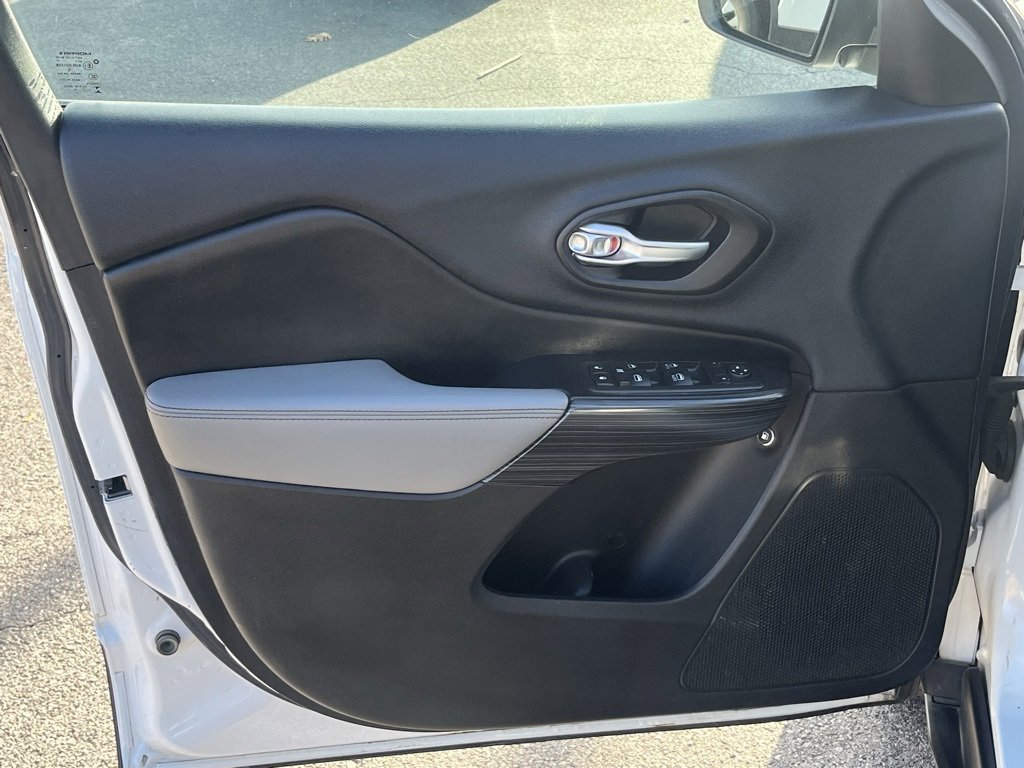 Used 2014 Jeep Cherokee Limited image 12