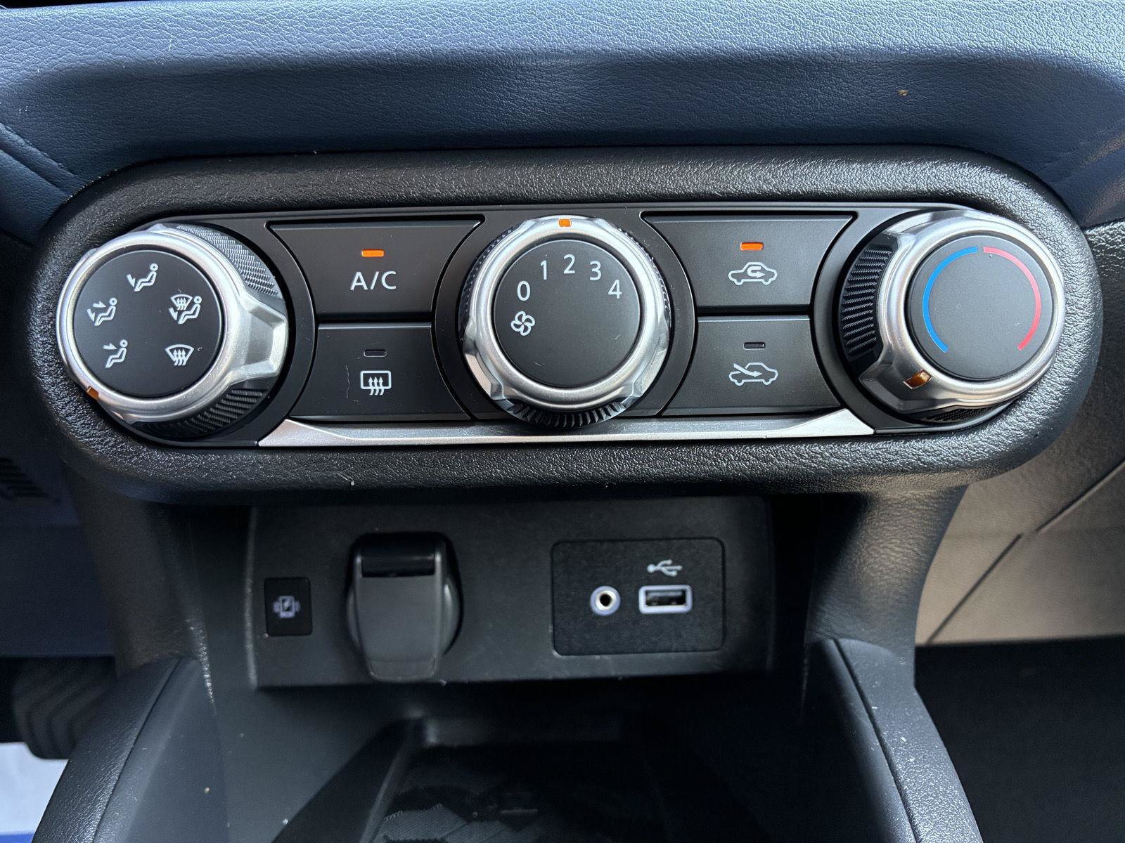 Used 2023 Nissan Versa SV FWD image 23