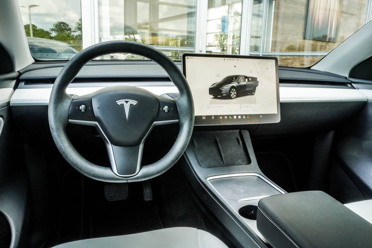 Used 2024 Tesla Model Y Long Range AWD/4WD image 16