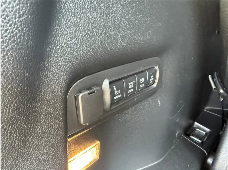 Used 2016 Ford Explorer Limited image 27