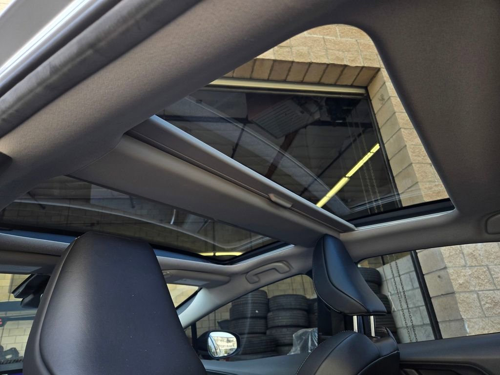 Used 2024 Toyota Prius XLE FWD image 17