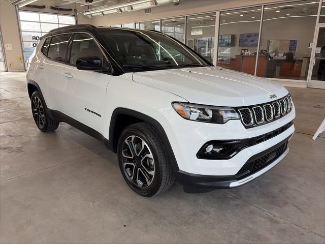 Used 2024 Jeep Compass Limited image 3