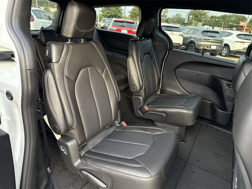 New 2026 Chrysler Pacifica Select image 23
