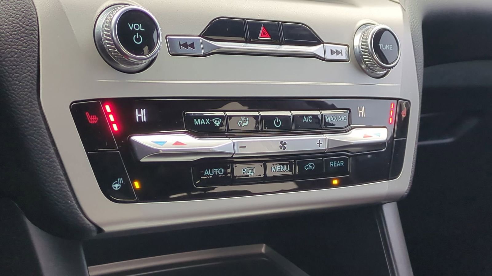 Certified 2021 Ford Explorer XLT w/ Equipment Group 202A image 34