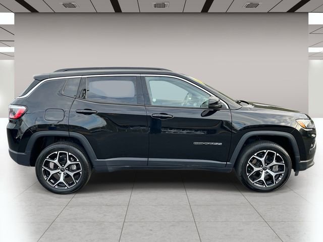 Used 2025 Jeep Compass Limited image 2
