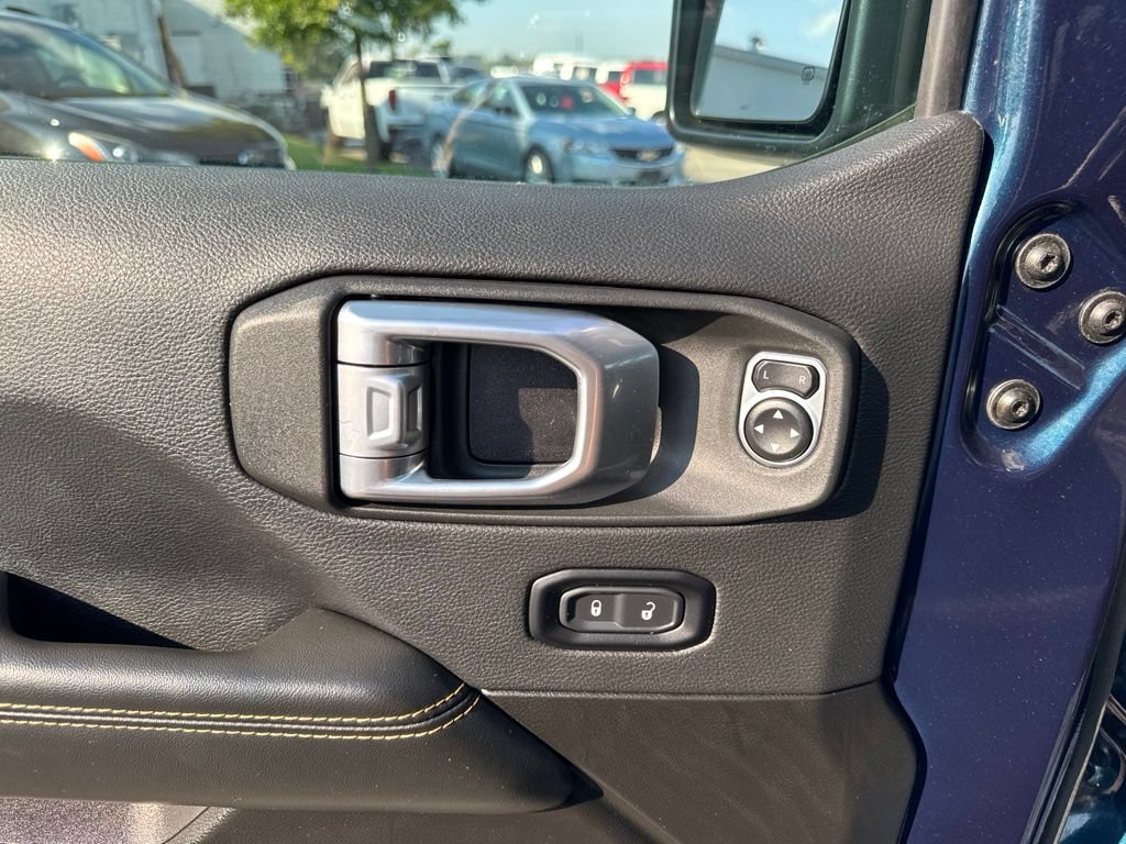 Used 2025 Jeep Wrangler Unlimited Sahara AWD/4WD image 10