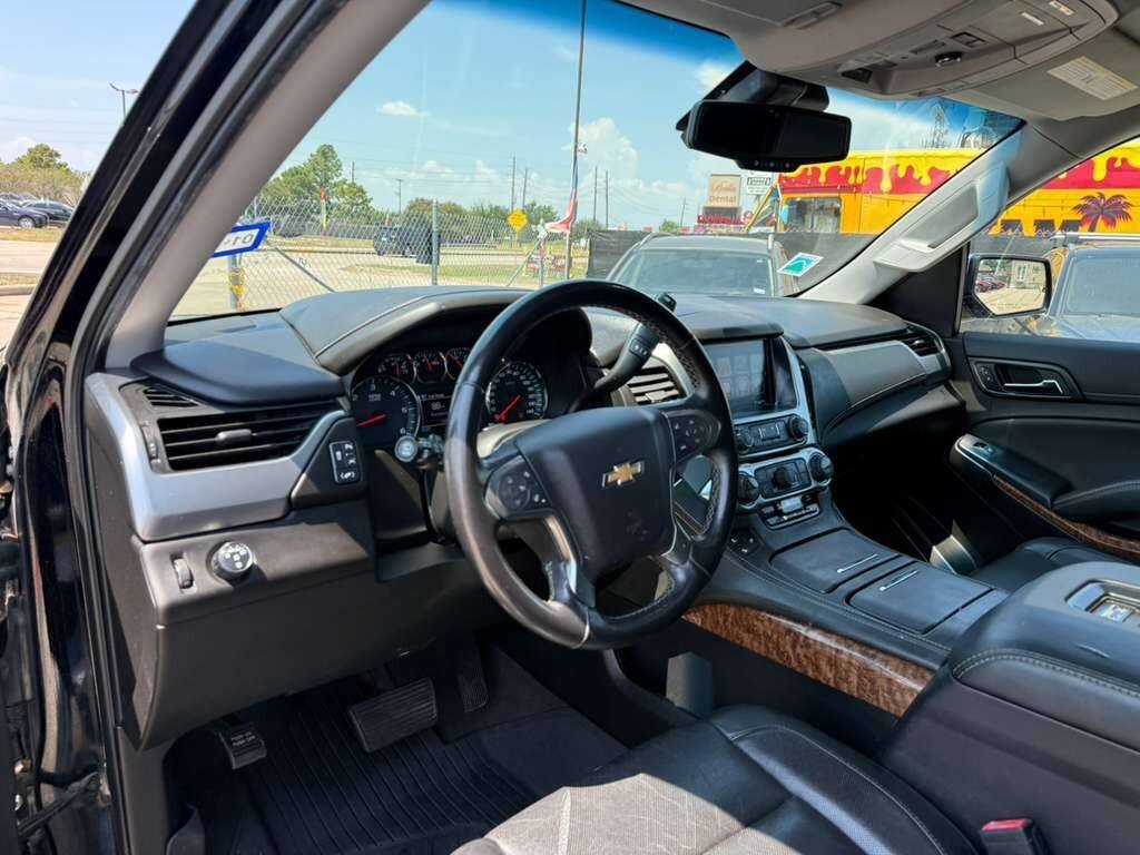 Used 2019 Chevrolet Suburban Premier RWD image 32