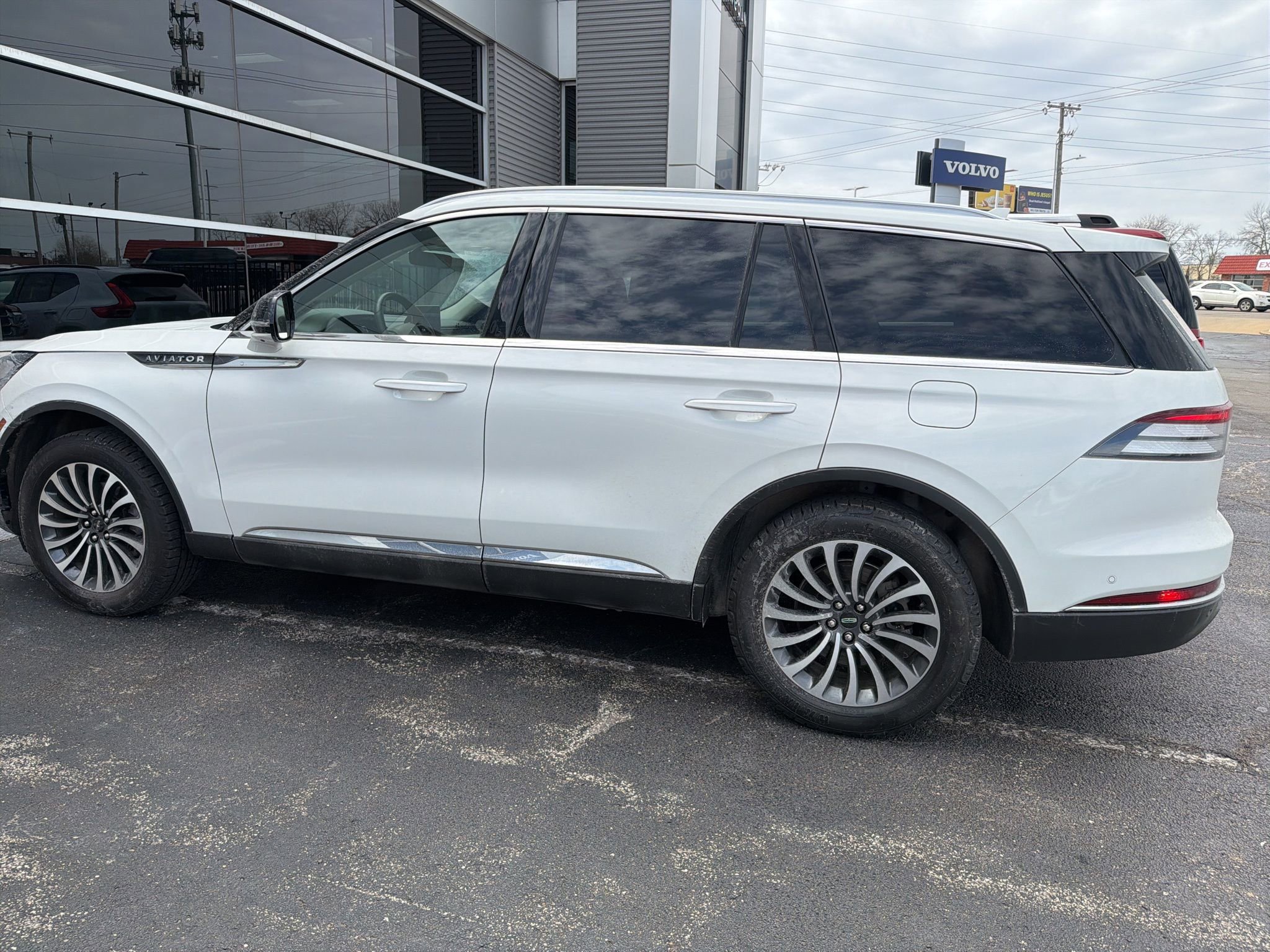 Used 2023 Lincoln Aviator Reserve w/ Equipment Group 201A image 11