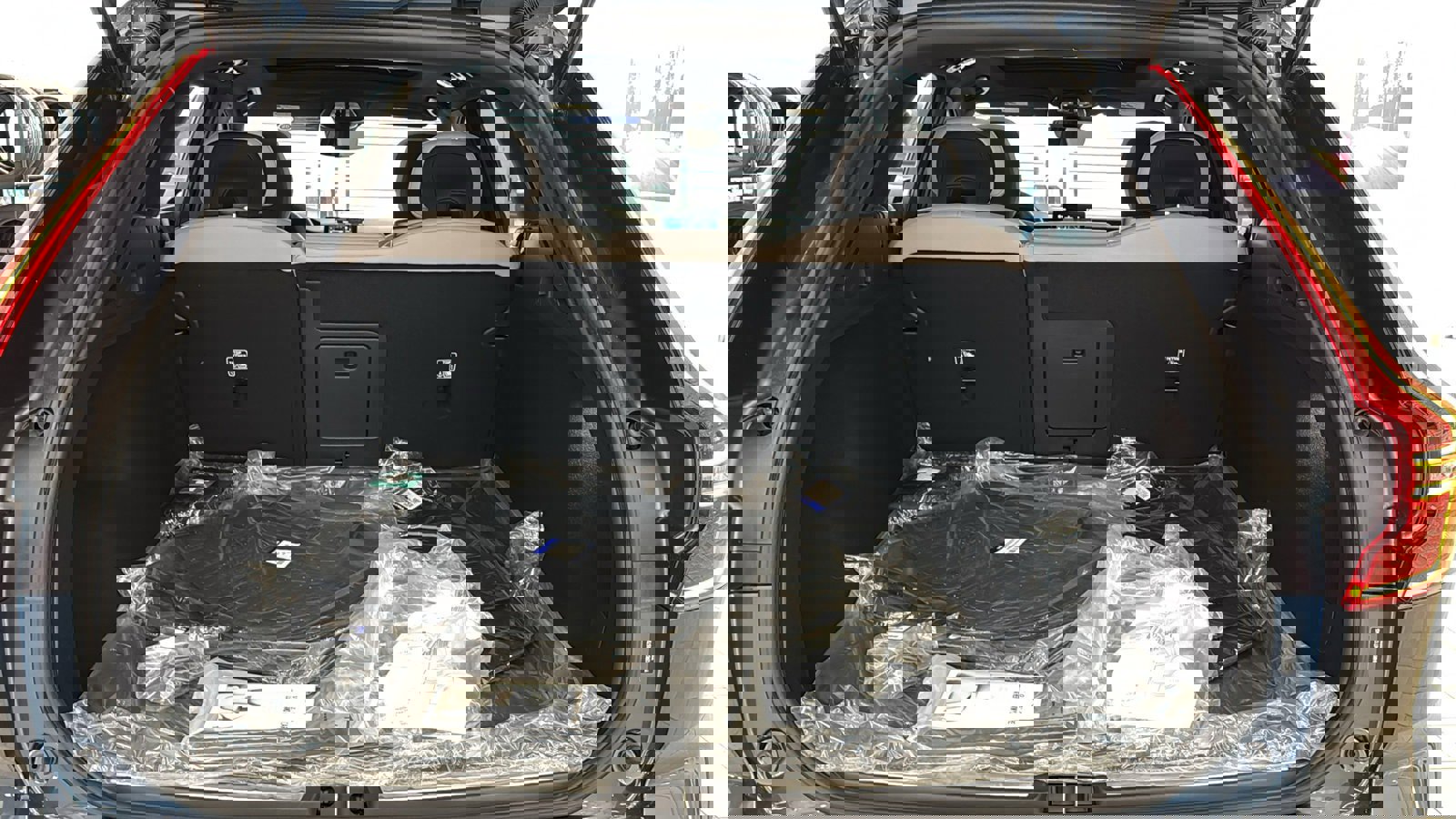 Used 2026 Volvo XC60 B5 Plus w/ Protection Package Premier image 29