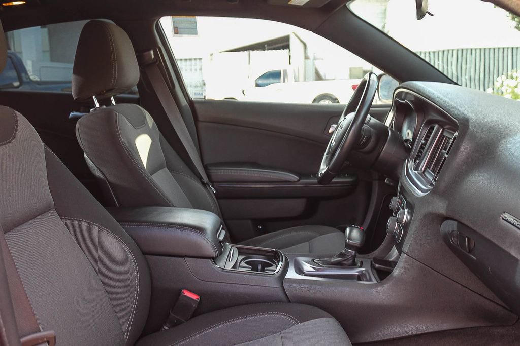 Used 2018 Dodge Charger SXT w/ Blacktop Package image 19