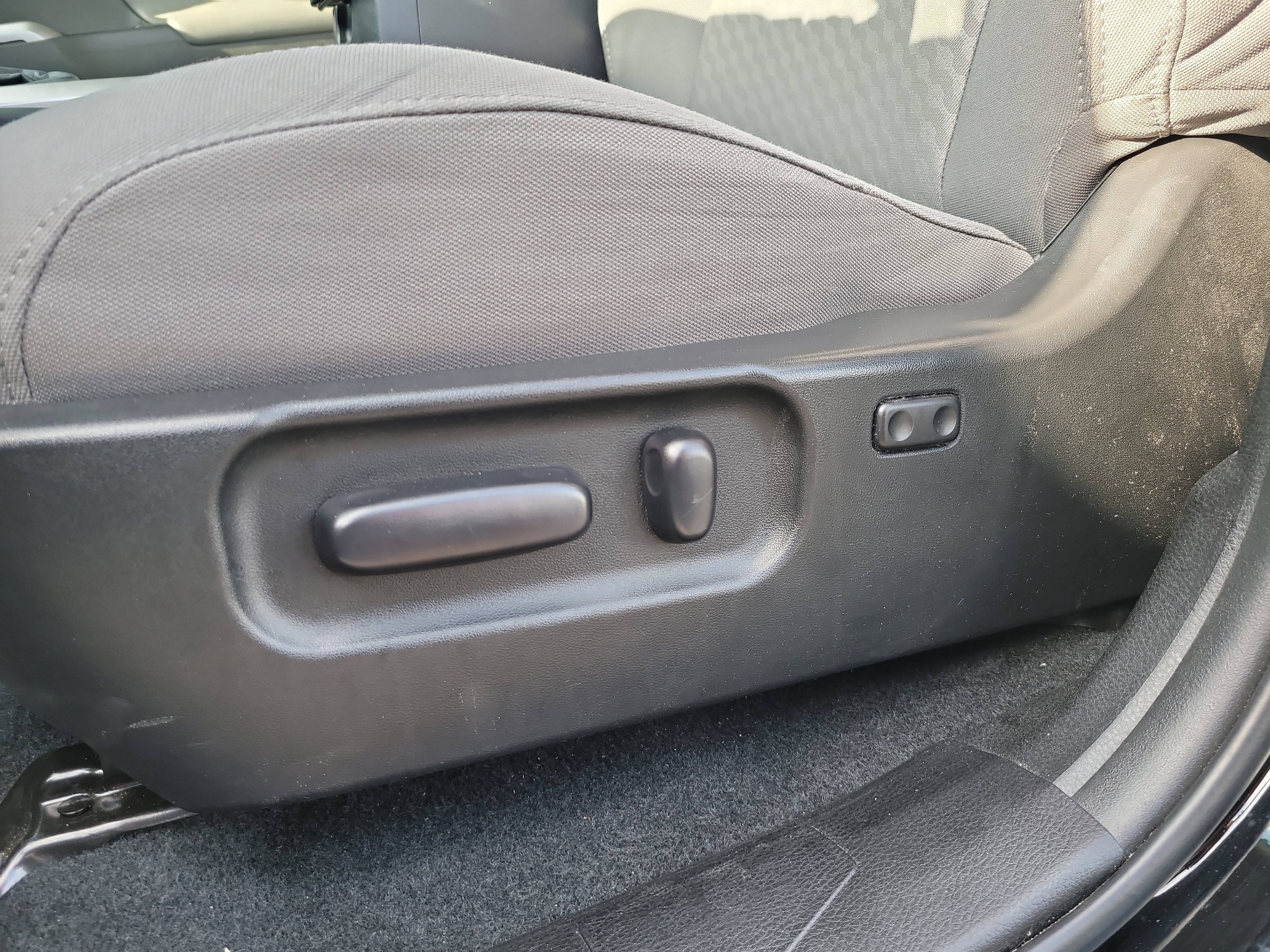 Used 2023 Toyota Tacoma SR5 w/ Technology Package AWD/4WD image 18