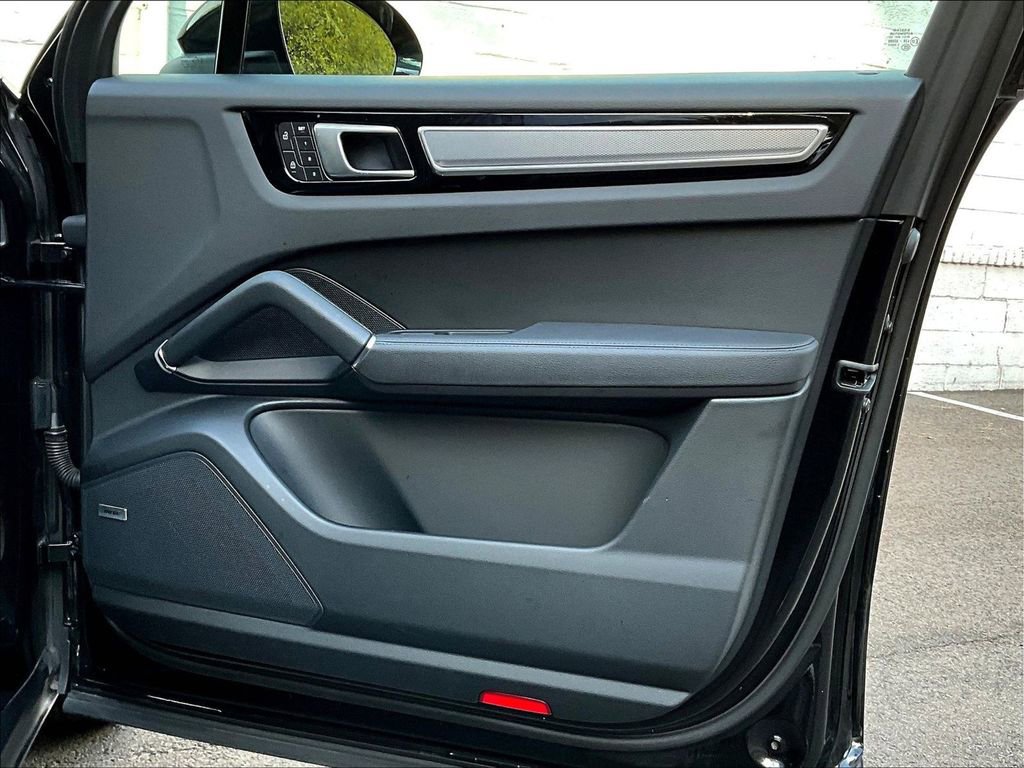 Certified 2023 Porsche Cayenne S Platinum image 29