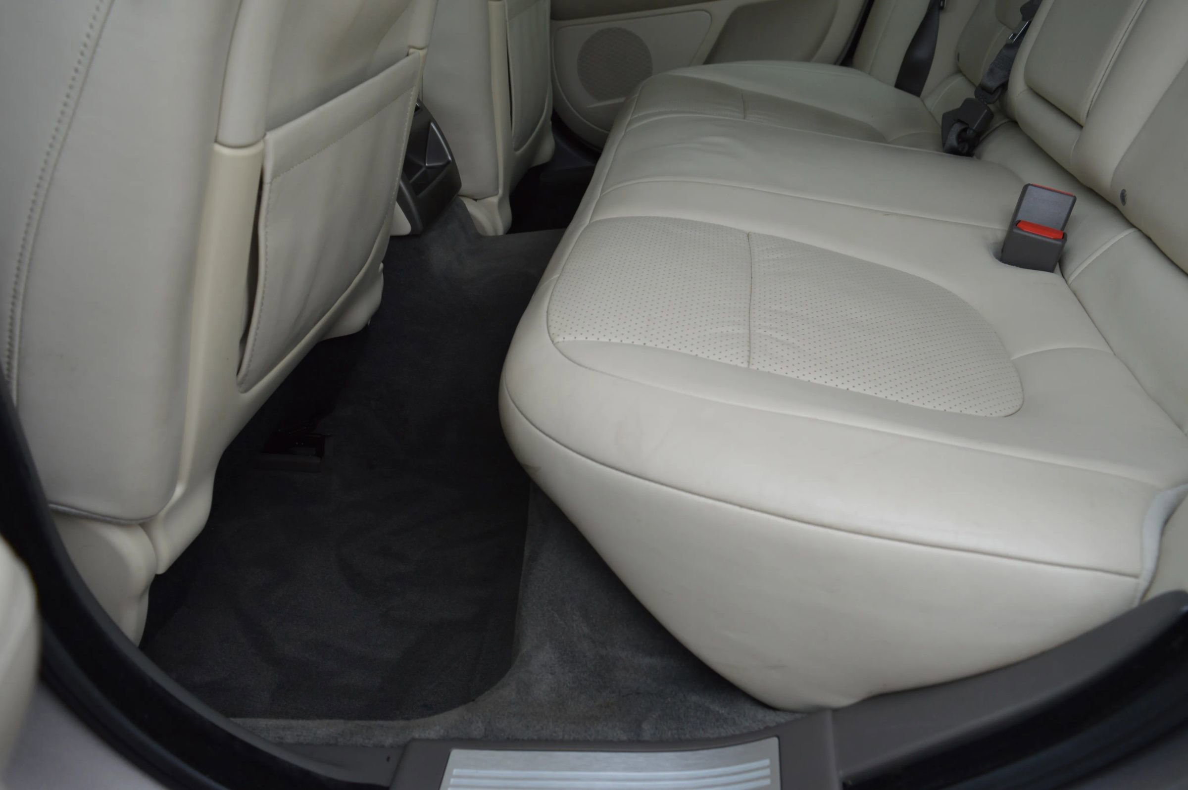 Used 2010 Jaguar XF Premium image 17