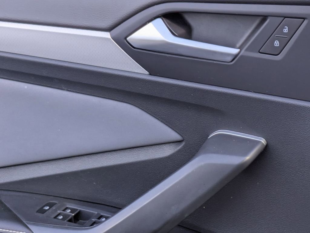 Used 2025 Volkswagen Jetta SE image 13