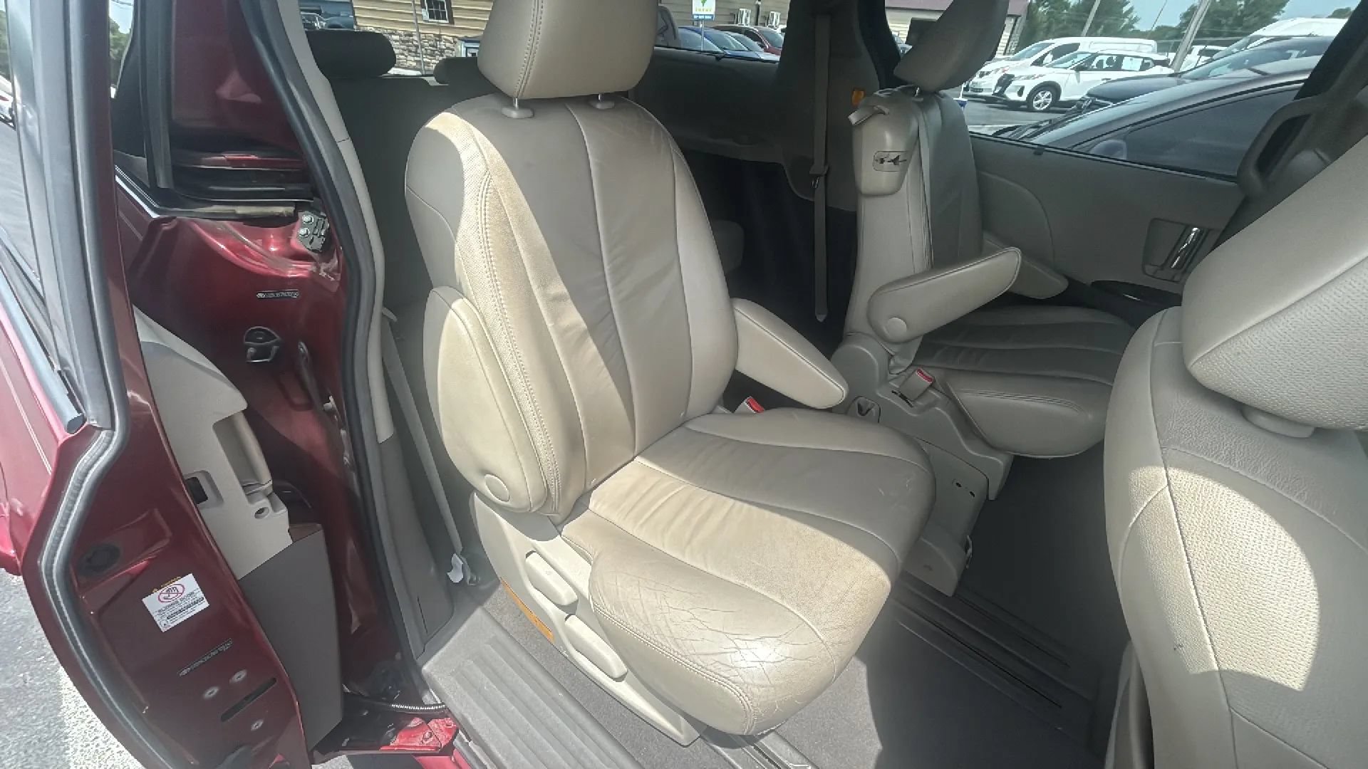 Used 2011 Toyota Sienna XLE FWD image 5
