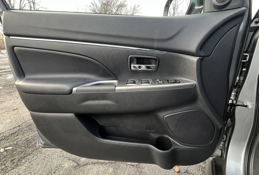 Used 2025 Mitsubishi Outlander Sport AWD image 9